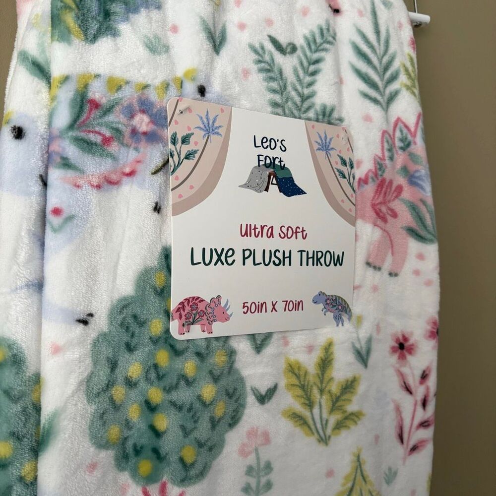 Leo’s Fort Girly Pink Purple Green Blue White Dinosaur Blanket 50 x 70 NWT - Picture 3 of 9